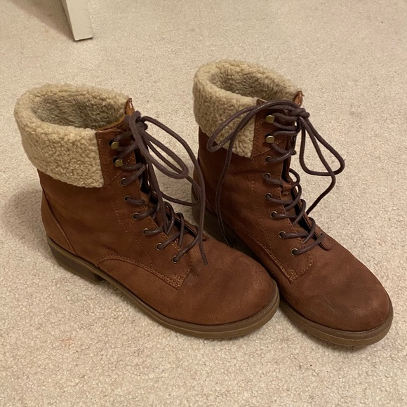 🟤 Brown Suede Boots with Fur - Picture 7 of 11